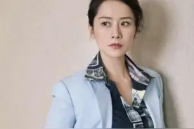 到了45岁的家庭妇女，有白发的剪这5种发型，减龄还显气质图片