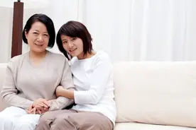 小说：婆家亲戚进城，我请假陪游，他们却把我高血压老妈也使唤上图片