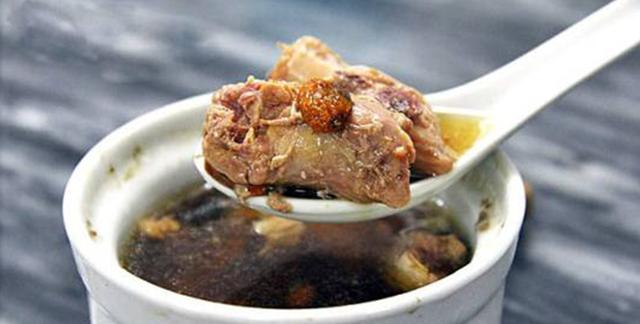 孕妇能喝椰子炖花胶吗 2026年孕妇可以喝椰子花胶炖鸡汤吗