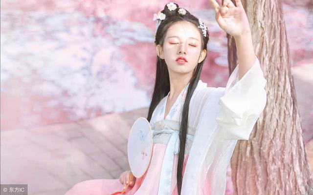 狮王洞穴逃离攻略（小说她为狮王疗伤）