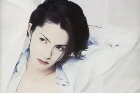 痴情的妖孽美男宝井秀人：爱上日本貌美女主播，结婚20年把她当宝图片