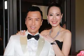 养了两个女儿，一个嫁给甄子丹，一个嫁给百亿富豪，华丽丽的逆袭图片