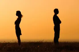 晒离婚证的女人：是假装无辜受害者博同情，还是推卸婚姻中的责任图片