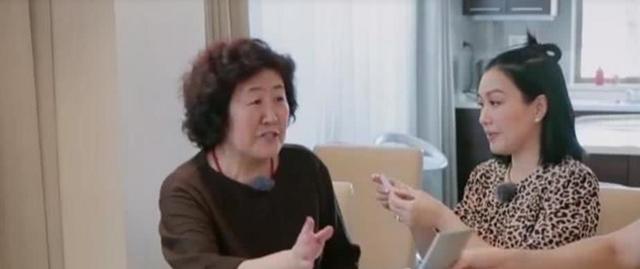 钟丽缇与婆婆贾慧芬：婆媳之间只差15岁，二人相处得像亲姐妹