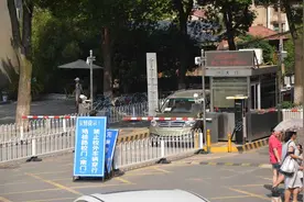 武汉部分高校出禁令 车辆借道没“门”图片