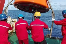 中国科学家在马里亚纳海沟完成万米深海研究科考任务图片