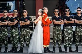 谁说硬汉不懂浪漫！“消防队版”婚纱照美翻了！图片