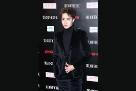 许魏洲获2016时装之夜年度最佳新人 向光奔跑的新星图片