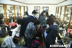 时装周后台掠影--浮华背后 光影之中图片