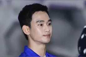 金秀贤带“伤”参加保龄球赛 手指流血痛苦大图片