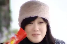 女友喊男友的妈妈为妈妈，却喊爸爸叫叔叔 当爸的当场很尴尬视频封面