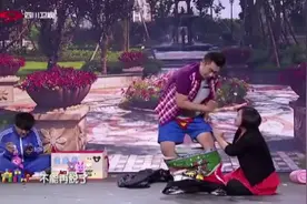 贾玲反转神剧搞笑小品《谁是凶手》女汉子下手扒裤子！