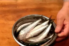 一招教你如何快速的清理小小鱼 再也不要用手挤了 还挤不干净视频封面