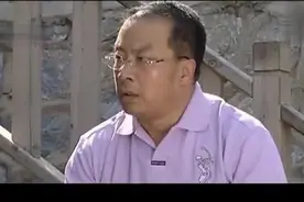 大爷捡的破烂椅子竟是古董 结果被他翻新后一文不值视频封面