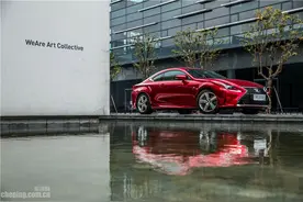 驾驶雷克萨斯RC 200t图片