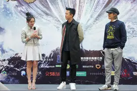 《美人鱼》邓超笑比角色如“海胆”：无敌又寂寞图片