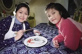 妈妈为女儿做童话早餐 220份不重样的早餐图片