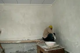 农村土坯房子刮腻子，不舍得雇人，娘俩弄了一周，累的爬不起来了视频封面