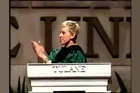 著名脱口秀主持人艾伦（Ellen）杜兰大学毕业演讲