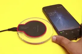 自己动手给手机加装无线充电装置，无线充电就是爽视频封面