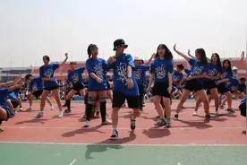 韩国艺术高中运动会上的开场舞，这水平一看就是科班出身！视频封面