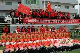 一路阳光志愿者给留守孤寡老人送年货献爱心图片
