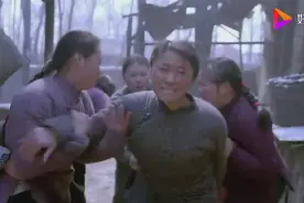 土匪进村之后无恶不作，抢胖娘们回山寨，剁老大娘手指