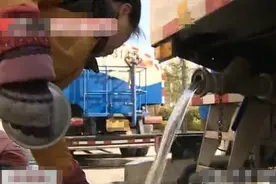 如皋小区停水三天居民很无奈 自来水厂安排送水车救急图片