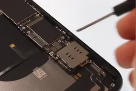 iPhone XR拆解过程