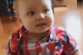 宝宝和妈妈贴心对话，妈妈问宝宝多大了，宝宝表情好逗