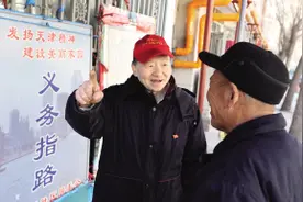 咱社区有一个问不倒的“指路叔”图片