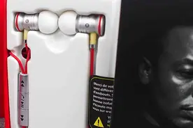 手机的新搭配：魔声 Urbeats 耳机图片