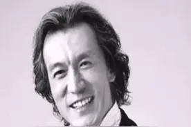 央视前主持人李咏，在美国经过17个月抗癌治疗，于2018年10月25日凌晨5点20分病逝。#李咏视频封面