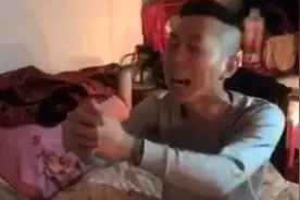 被YY和快手双封的王小源没平台直播，对着墙直播！