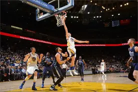 NBA勇士VS小牛全场录像&集锦：汤普森45分库里14+9勇士主场40连胜图片