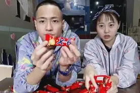试吃爆浆“巧克力能量棒”，一口下去哪儿来的爆浆？视频封面
