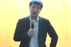 段子手张雪峰：快三十了不挣钱，找什么女朋友，找个男朋友算了！视频封面