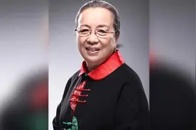 81岁容嬷嬷近照曝光，儿子孙女和她像极一个模子刻出来