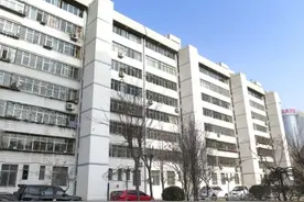 为旧楼装电梯让老人“下楼走走”图片