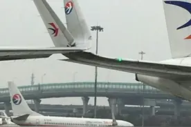 上海：东航两客机发生擦碰图片