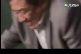 女孩早恋，家里没人的时候把男孩带回家，没想到被爸爸发现了