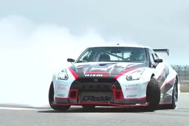 GTR挑战世界最快漂移车速，时速300猛打方向不是找死吗视频封面