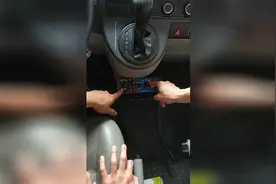 台湾救护人员讲解救护车警灯警报器控制按钮视频封面