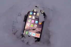 iPhone遇冷自动关机，安卓笑称其脸皮薄图片
