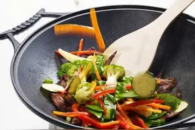 等油锅冒烟了再炒菜？99%的家庭都弄错了！图片