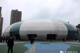 万盛游泳馆于昨日揭开“神秘面纱”图片