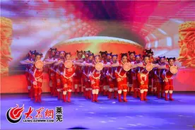 莱芜小白鸽舞蹈学院举办春节晚会 欢歌热舞迎新春图片