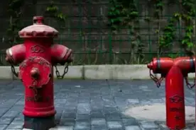 消防栓制造过程，膝盖撞上去多少次还记得吗图片