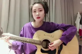 火箭少女紫宁温柔弹唱周杰伦《等你下课》！安静的女孩才最美！