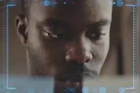 音乐是我的语言！黑人小伙一首歌征服女孩